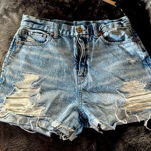 American Eagle High-Waisted Curvy Mom Short